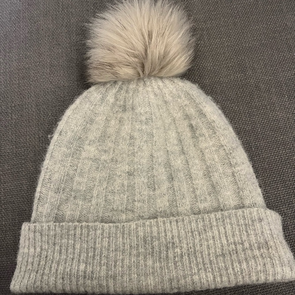 Aritzia Ribbed Grey Knit Hat